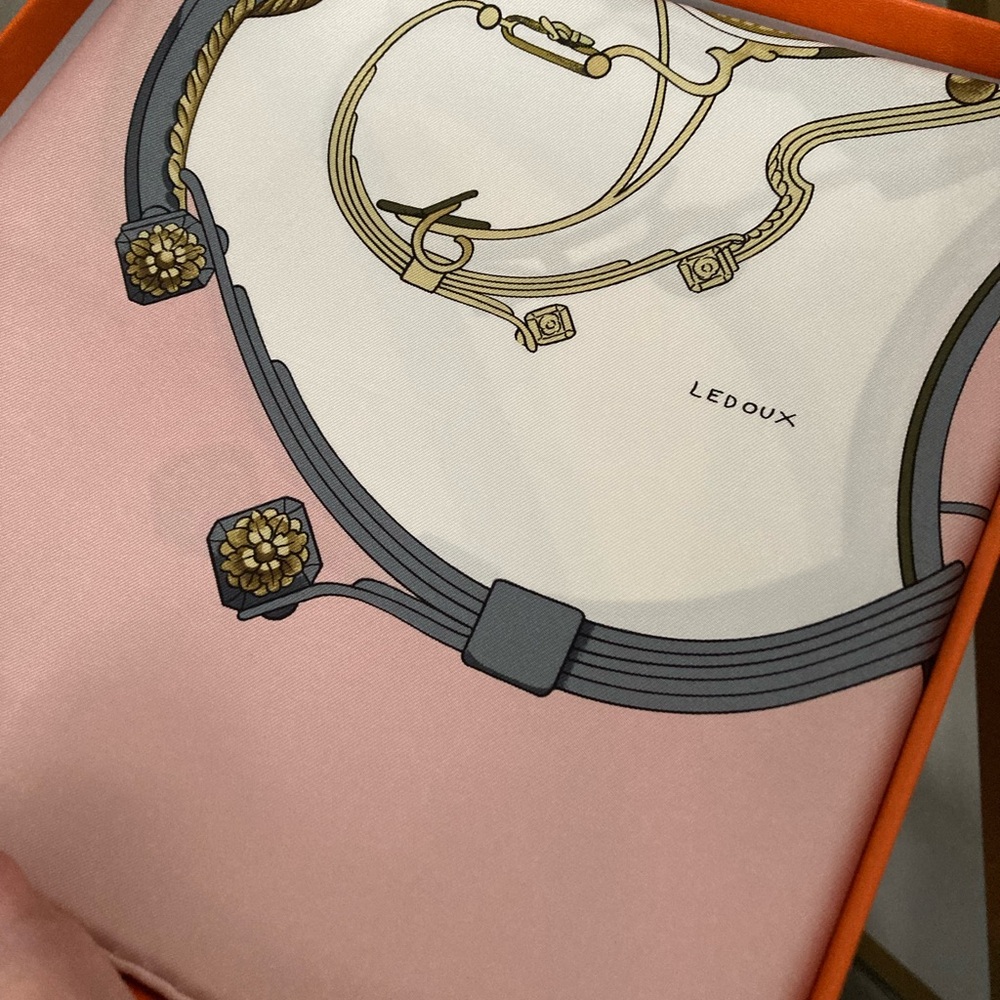 ✅SOLD ✅NWOT Hermes Pink and Gold Scarf